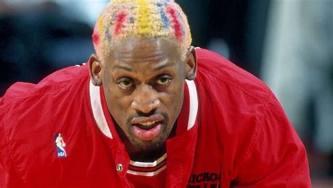 Dennis Rodman wore a skirt and walked in the。